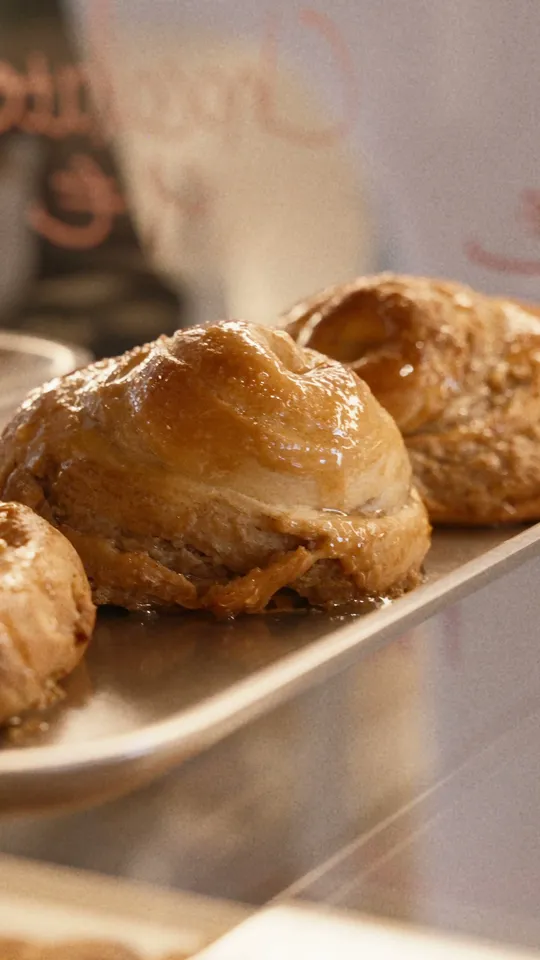 Sweet rolls and bakes in the pastry case