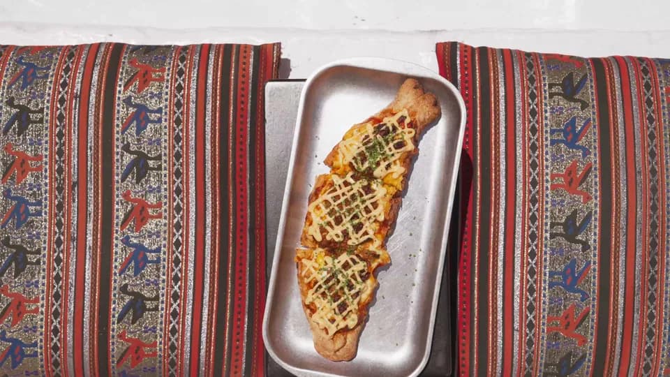 Peinirli boat with melted cheese, fresh from the oven